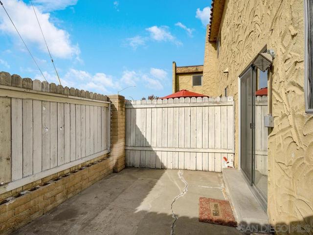 1157 Emerald Ave, El Cajon, California 92020, 2 Bedrooms Bedrooms, ,1 BathroomBathrooms,Townhouse,For Sale,Emerald Ave,240028891SD