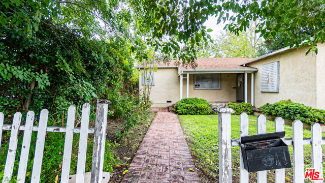 13905 Milbank Street, Sherman Oaks CA: https://media.crmls.org/mediaz/81b79db5-167f-4c45-97c6-66500e4cff8f.jpg