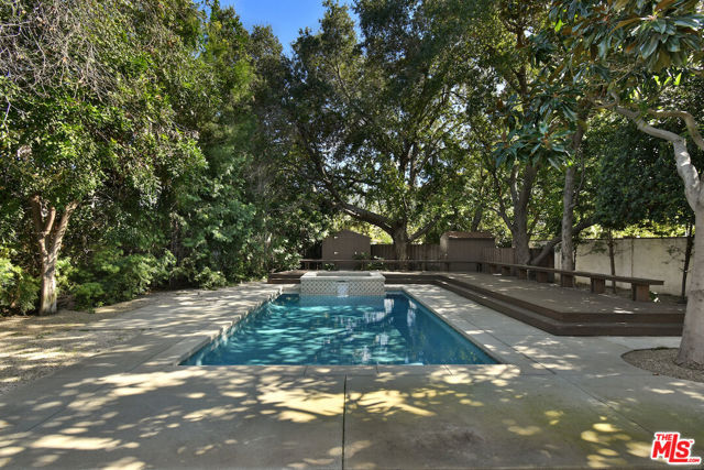 4352 Forman Avenue, Toluca Lake CA: https://media.crmls.org/mediaz/81b845d4-0962-4c44-92dc-4751cbc54b10.jpg