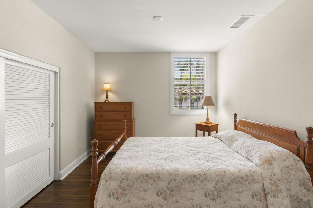 1056 Pearl - photo 14