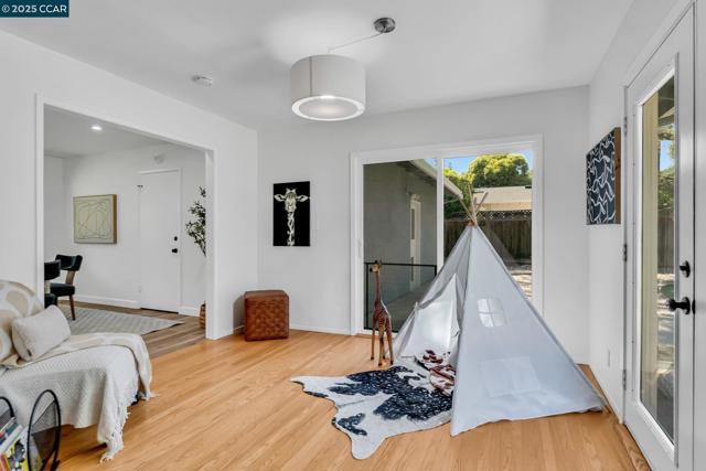 57 Jemco Ct, Pleasant Hill CA: https://media.crmls.org/mediaz/81b8d6fb-63cd-4b67-a543-2df410947c28.jpg