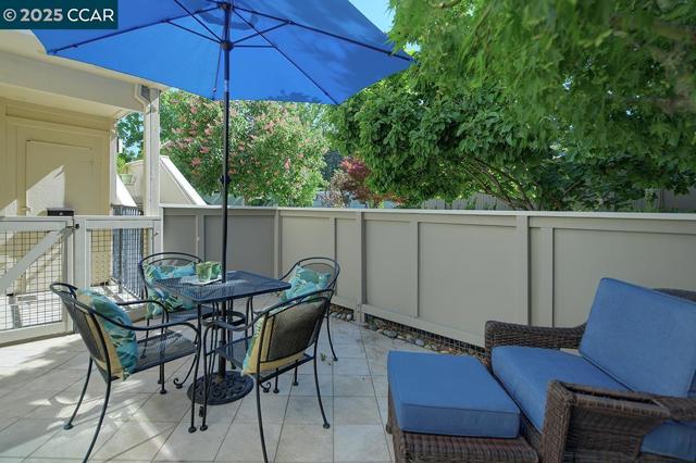 2017 Oakmont Way, Walnut Creek CA: https://media.crmls.org/mediaz/81b8e282-23a3-4163-83b3-82a46e155418.jpg