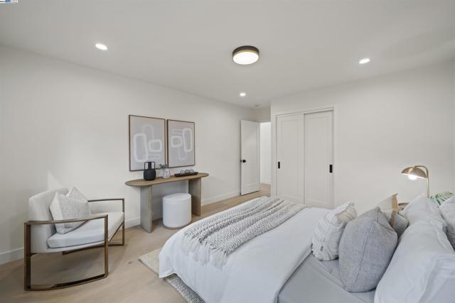 Image 15 of 51 For 4253 Mirador Dr
