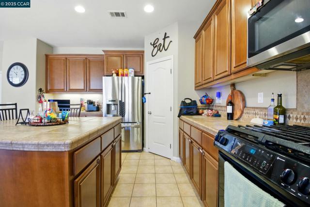 35 Belluno Dr, Stockton CA: https://media.crmls.org/mediaz/81ba48a7-d9cd-4f9c-8e53-0604c78f4932.jpg