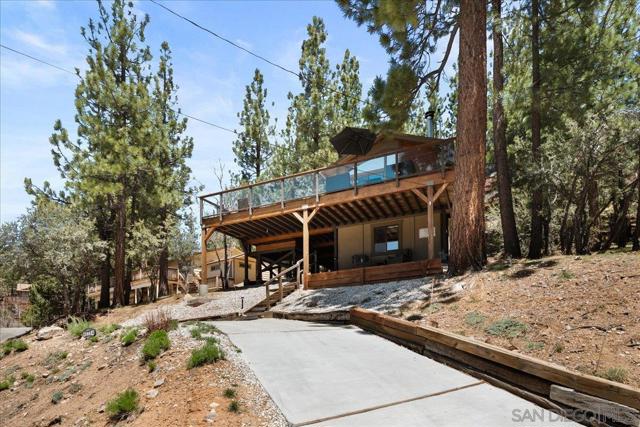 43734 Yosemite Drive, Big Bear CA: https://media.crmls.org/mediaz/81ba6508-6c0c-4afe-86dd-d84a9f29354c.jpg