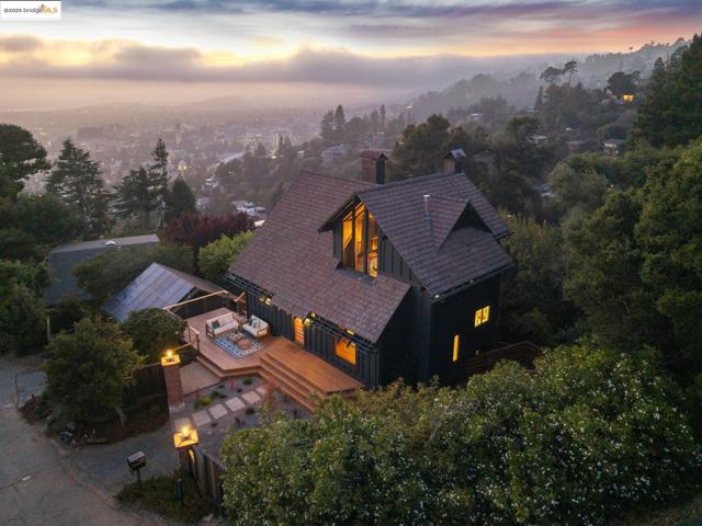 690 PANORAMIC WAY, Berkeley CA: https://media.crmls.org/mediaz/81ba973f-9745-445b-b204-15b9ba1ad13b.jpg
