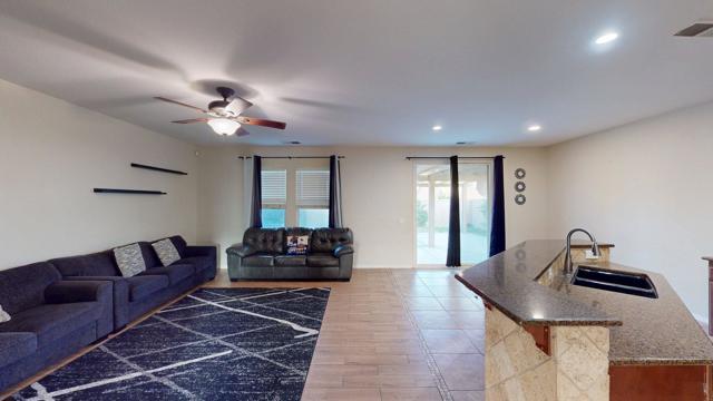 41126 Maxwell Court, Indio CA: https://media.crmls.org/mediaz/81bafc81-ddf6-4b7d-a727-3963cb411dcc.jpg