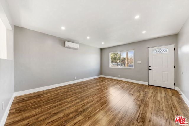 24242 Pine Street, Newhall CA: https://media.crmls.org/mediaz/81bb1b8d-6fce-4e06-8a07-c796d63f5d3a.jpg
