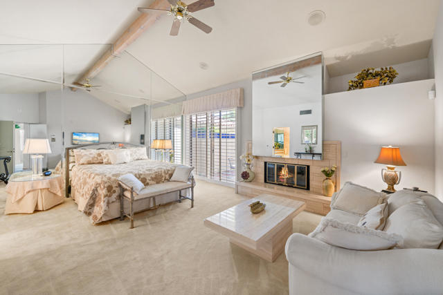 212 S Kavenish Drive, Rancho Mirage CA: https://media.crmls.org/mediaz/81bb2151-8baf-49f1-afd2-30033d3d55f9.jpg