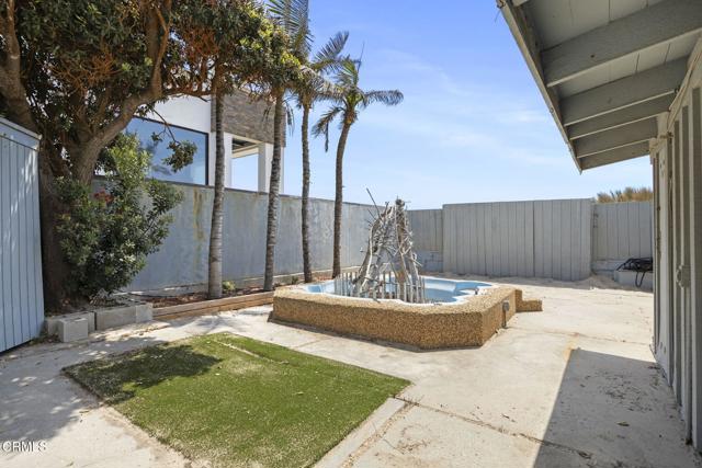 1218 Cornwall Lane, Ventura CA: https://media.crmls.org/mediaz/81bba8bc-5afb-476d-8d3d-6d983c91b340.jpg