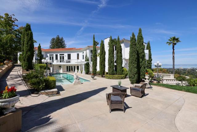 150 New Place Road, Hillsborough CA: https://media.crmls.org/mediaz/81bc1121-c8aa-4016-a484-75cf3ed55848.jpg