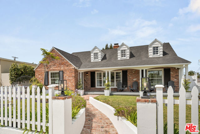 6399 W 80th Street, Los Angeles CA: https://media.crmls.org/mediaz/81bcc8bf-9a3f-4add-945e-4b6ec03214ce.jpg