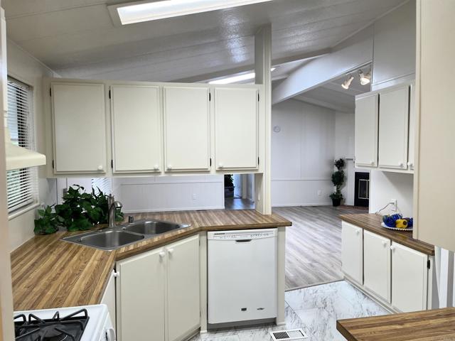 Detail Gallery Image 3 of 14 For 3329 Don Diablo Drive, Carlsbad,  CA 92010 - 3 Beds | 2 Baths