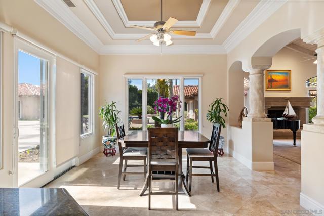 18050 Rancho La Cima Corte, Rancho Santa Fe CA: https://media.crmls.org/mediaz/81bd90f9-255c-4018-a309-aab5708e10ff.jpg