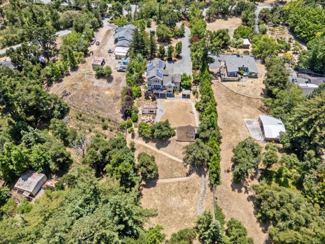 23583 Summit Road, Los Gatos CA: https://media.crmls.org/mediaz/81bdbac9-f669-46d3-82e1-354a15f44de4.jpg