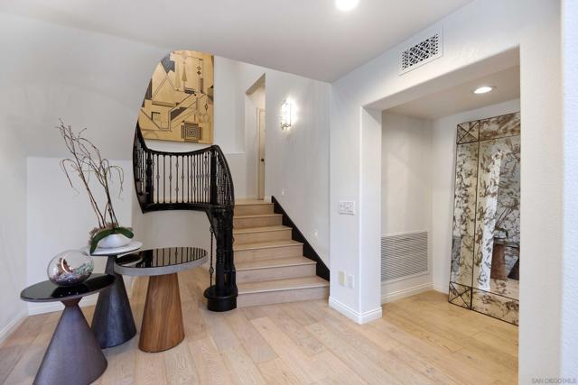 1329 Caminito Balada, La Jolla CA: https://media.crmls.org/mediaz/81bdd16b-2403-4059-ae8f-81b36736aa5c.jpg