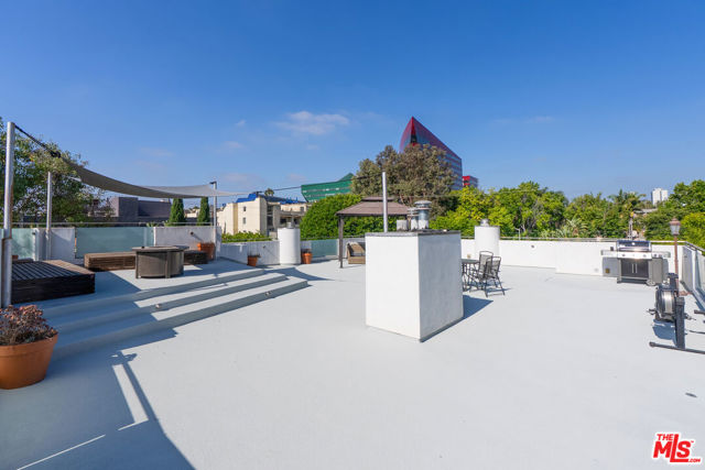 801 Westbourne Drive, West Hollywood CA: https://media.crmls.org/mediaz/81bdd3d9-8e8b-468b-88bd-3cb3650bf2c0.jpg