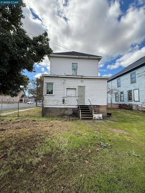 161 S 3Rd Ave, Oakdale CA: https://media.crmls.org/mediaz/81be6ff3-8cc8-432a-bb03-0cd81cc1b949.jpg