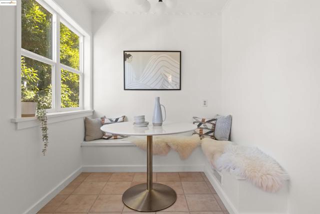 2451 Carmel St, Oakland CA: https://media.crmls.org/mediaz/81bf0ad7-8218-44f6-940d-922612ed4766.jpg