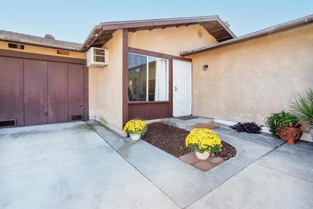 4813 Rising Glen, Oceanside CA: https://media.crmls.org/mediaz/81bf5014-e709-4352-9256-e9d0dc87cf80.jpg