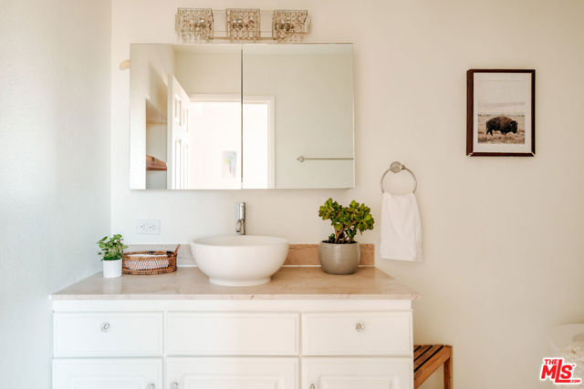 3029 Sequit Drive, Malibu CA: https://media.crmls.org/mediaz/81bf558c-e959-441c-b2b9-5fd962c313d4.jpg
