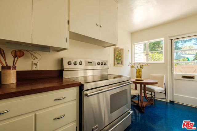 5273 Village, Los Angeles CA: https://media.crmls.org/mediaz/81bf8e3c-b883-4a6e-a183-51a5a2d4101f.jpg