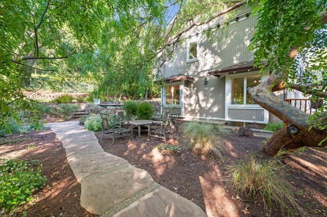 23447 Skyview Terrace, Los Gatos CA: https://media.crmls.org/mediaz/81bfb138-d374-4c25-adb3-52c00359cc3a.jpg
