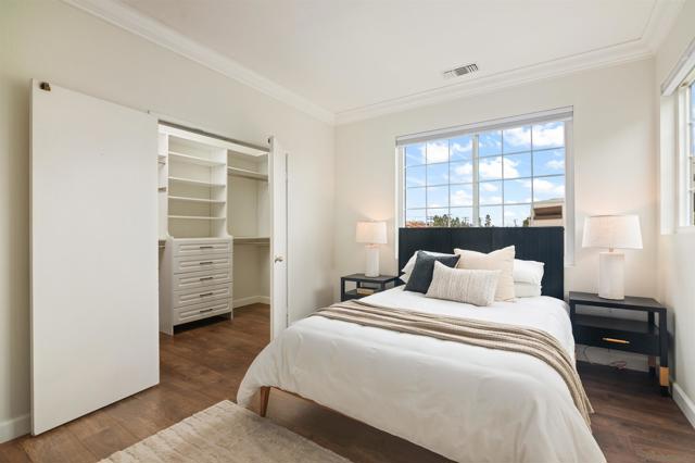 4204 3rd Ave, San Diego CA: https://media.crmls.org/mediaz/81bff440-5758-4ed4-91d1-c2d6798d3bc2.jpg