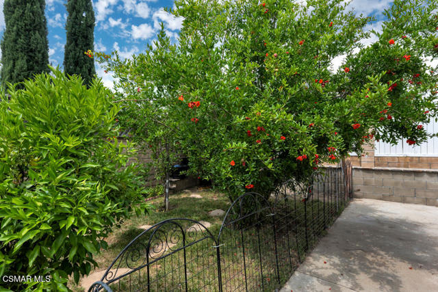 6211 Anastasia Street, Simi Valley CA: https://media.crmls.org/mediaz/81c05827-6fe6-4e6a-9bf8-dfd2b6d93bba.jpg