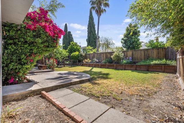 1272 Glacier Drive, Milpitas CA: https://media.crmls.org/mediaz/81c063aa-3a45-4320-b67f-9dd0b14c625e.jpg