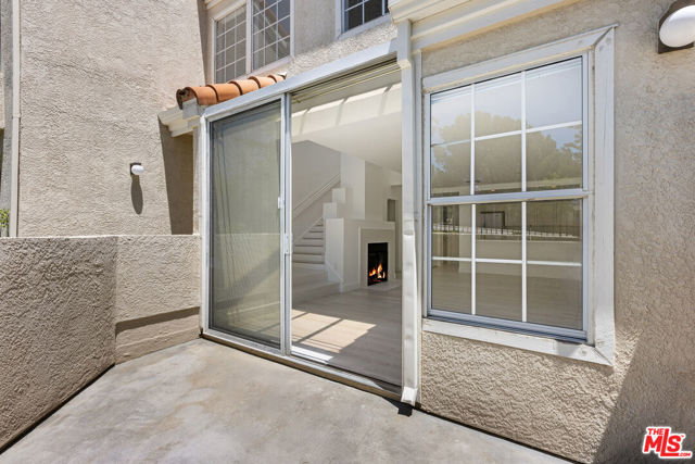 4240 Lost Hills Road, Calabasas CA: https://media.crmls.org/mediaz/81c065dc-a18f-4911-948a-569514ecf67c.jpg