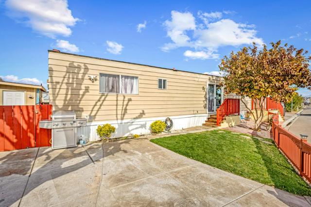 436 N Mercy Springs, Los Banos CA: https://media.crmls.org/mediaz/81c0759e-c077-41a3-b880-995cc0233bb6.jpg
