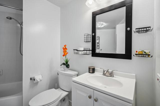 6363 Christie Avenue, Emeryville CA: https://media.crmls.org/mediaz/81c0afdb-10a0-4092-94cb-c462651b6f70.jpg
