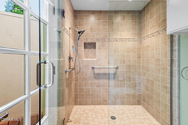 1275 Westwind Circle, Westlake Village CA: https://media.crmls.org/mediaz/81c1a598-5839-478f-9521-954b52d10477.jpg
