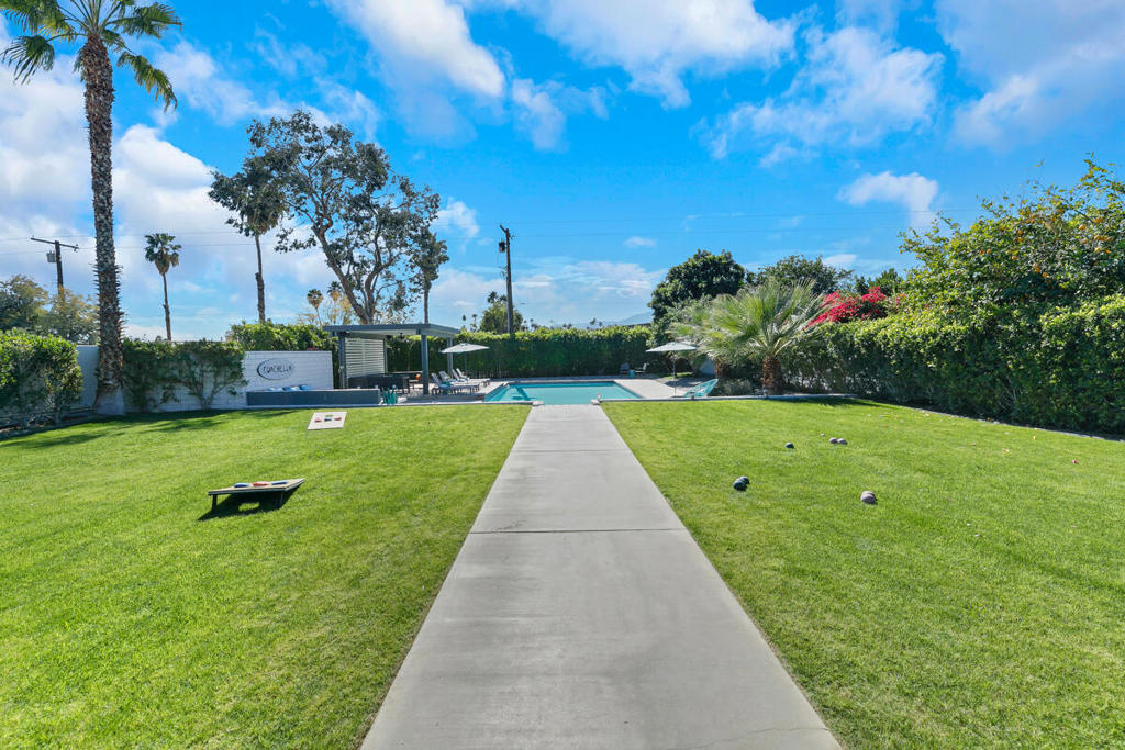 https://media.crmls.org/mediaz/81c1a857-71ba-40cc-b0d9-fe8f6d3c1ceb.jpg?preset=X-Large