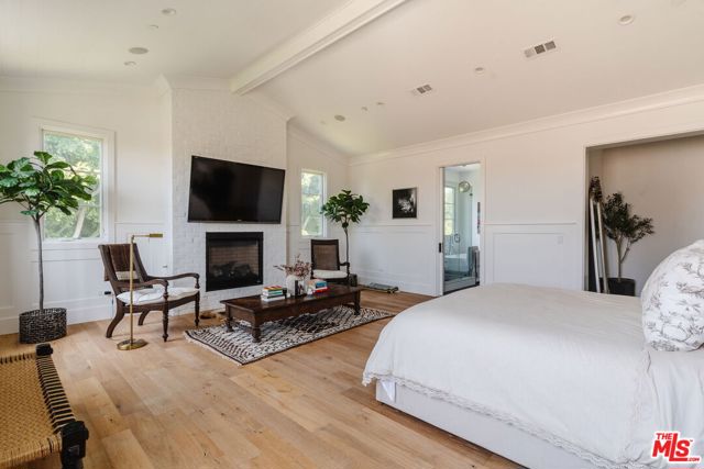 Image 11 of 22 For 141 Saltair Avenue