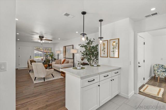 4617 Westridge Dr, Oceanside CA: https://media.crmls.org/mediaz/81c27e6f-2f78-4a4d-a78a-029d4c546517.jpg