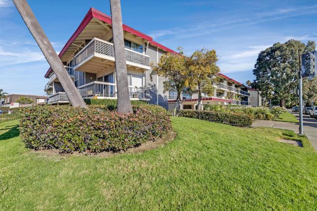 688 Mariners Island Boulevard, San Mateo CA: https://media.crmls.org/mediaz/81c2cd15-ed02-4521-af32-24158e5d122e.jpg