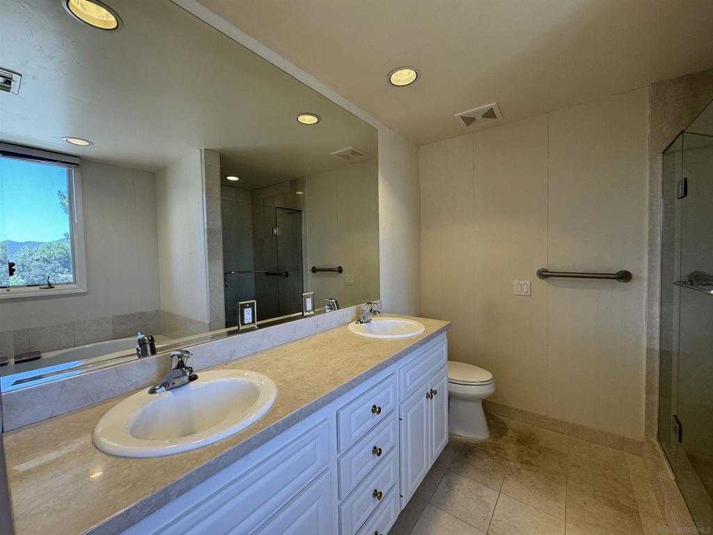 MLS #250034393SD img 40