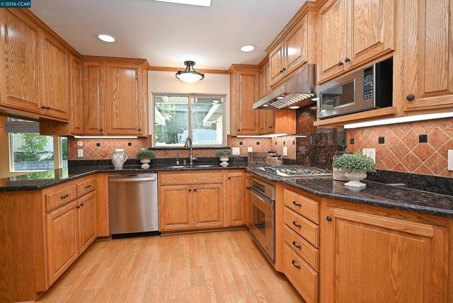 Image 6 of 60 For 2810 Wright Ave