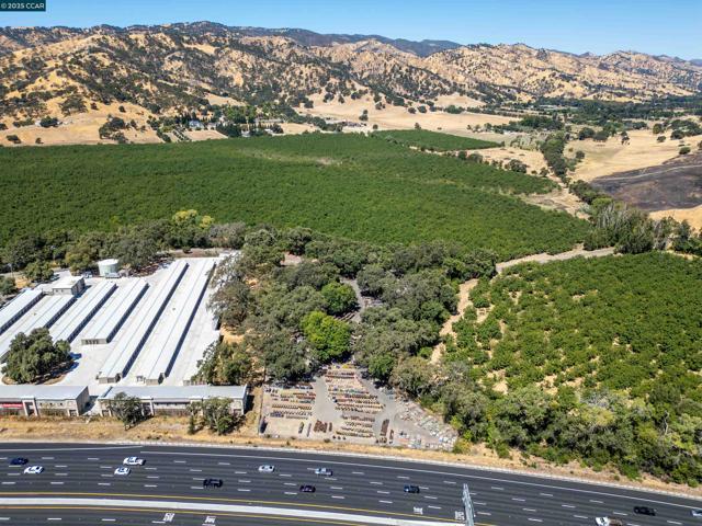 5930 Cherry Glen Rd, Vacaville CA: https://media.crmls.org/mediaz/81c46e45-d360-4ea6-8088-d97c4f565fec.jpg