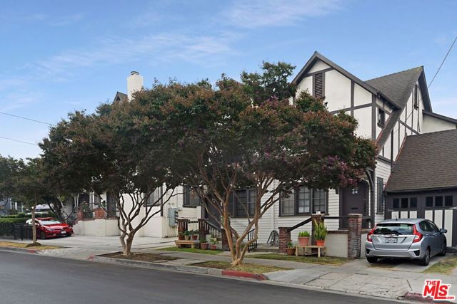 5076 Lemon Grove Avenue, Los Angeles CA: https://media.crmls.org/mediaz/81c47080-044e-461b-8ebc-3d72308b1701.jpg