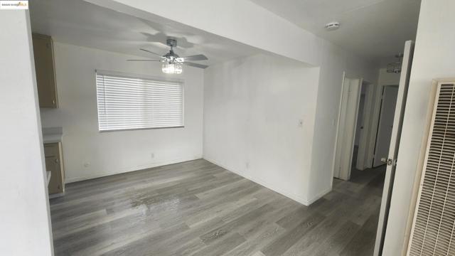 9220 Bancroft Ave, Oakland CA: https://media.crmls.org/mediaz/81c4881c-c67d-4e44-873d-a294c81bacb9.jpg