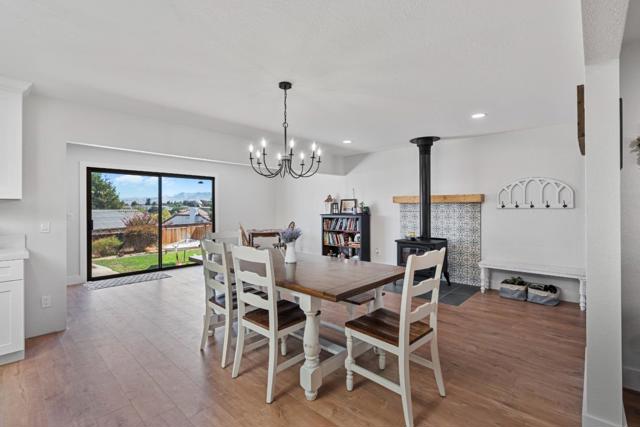 215 Rays Circle, Hollister CA: https://media.crmls.org/mediaz/81c4febc-fde6-429f-bd93-309344ca8400.jpg