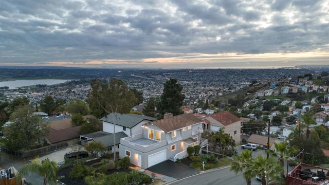 9811 Eucalyptus St, Spring Valley CA: https://media.crmls.org/mediaz/81c50849-7187-4cee-8616-356d64eef125.jpg