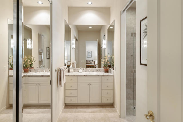 900 Dogwood Circle E, Palm Springs, CA 92264