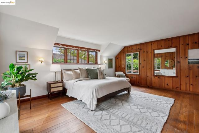 5550 Snake Road, Oakland CA: https://media.crmls.org/mediaz/81c5611f-9c83-4622-a547-d054149733b6.jpg