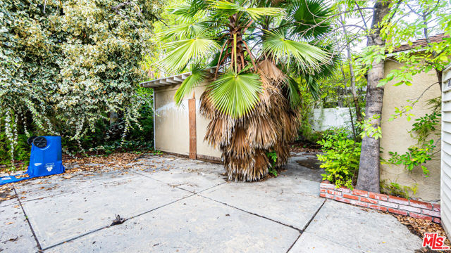 13905 Milbank Street, Sherman Oaks CA: https://media.crmls.org/mediaz/81c6d2da-9235-441a-9643-a79429dea01b.jpg