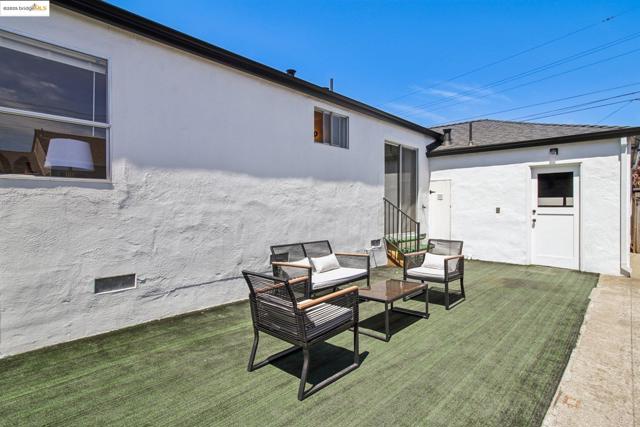 1881 Dolly Ave, San Leandro CA: https://media.crmls.org/mediaz/81c75d0b-822e-4a1d-884e-6dd5d3a13fde.jpg