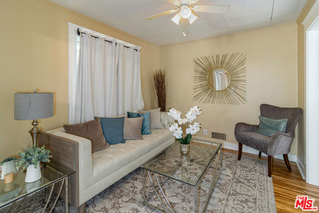 8966 Cadillac Avenue, Los Angeles CA: https://media.crmls.org/mediaz/81c7984b-91e0-45ed-9902-40331c5fc154.jpg
